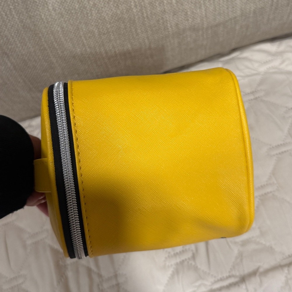 NWT Marc Tetro Black dog yellow Beauty Bag - Picture 3 of 4